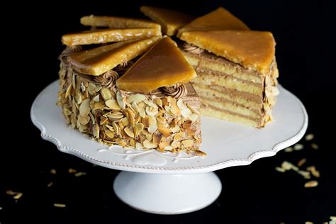 DOBÓ TORTA .